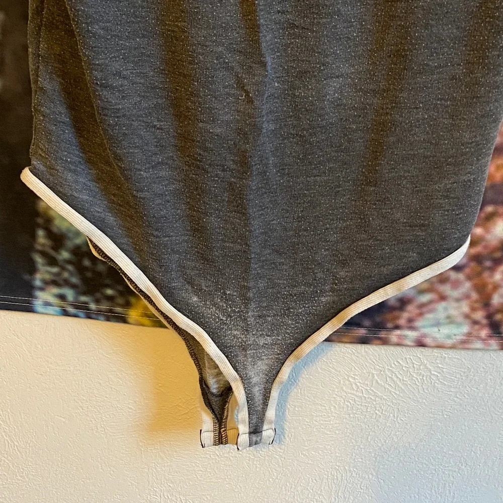 Free People distressed Gray and White Sleeveless V-neck Bodysuit activewear - Picture 3 of 9